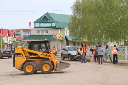 Дружный коллектив АО «Электросоединитель» вышел на субботник