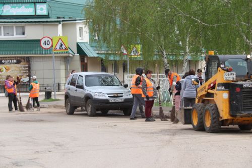 Дружный коллектив АО «Электросоединитель» вышел на субботник