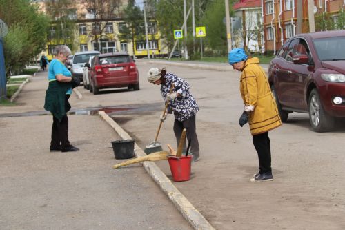 Дружный коллектив АО «Электросоединитель» вышел на субботник