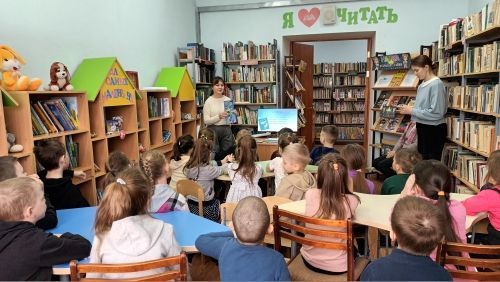 Ко дню космонавтики в районной библиотеке прошел информационный час