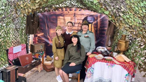 Выставка экспонатов военных лет состоялась на площади РДК в День Победы