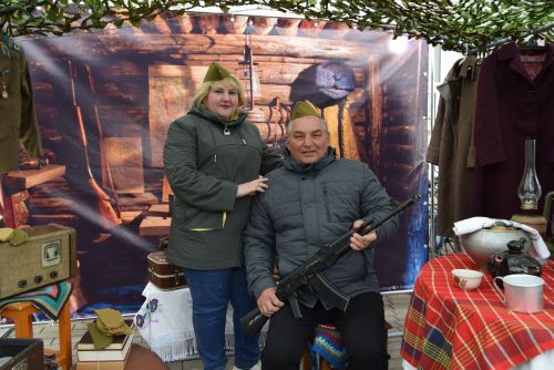 Выставка экспонатов военных лет состоялась на площади РДК в День Победы