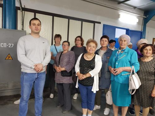 Группа волонтеров серебряного возраста посетила с экскурсией АО «Электросоединитель»