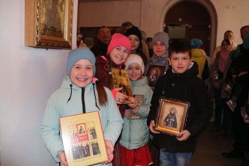 В Свято-Никольском храме Уруссу состоялось праздничное богослужение