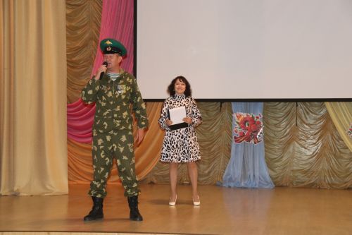 «Юные таланты» из Уруссу порадовали ребят Серафимовского ДДИ