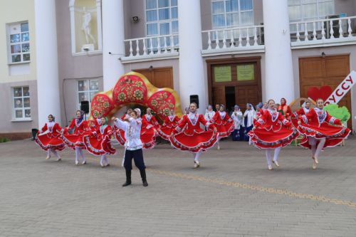 На площади РДК прошло праздничное мероприятие