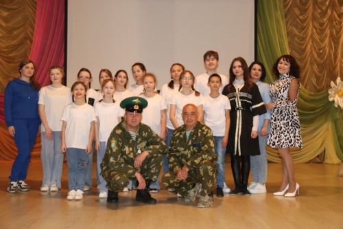 «Юные таланты» из Уруссу порадовали ребят Серафимовского ДДИ