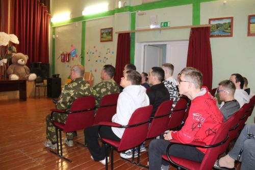 «Юные таланты» из Уруссу порадовали ребят Серафимовского ДДИ