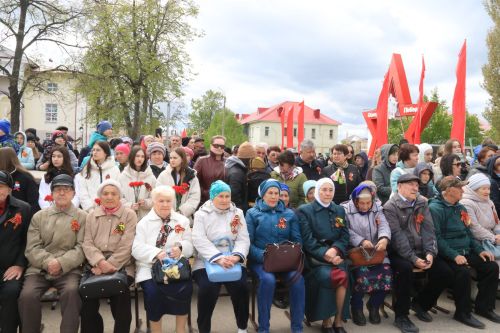 9 Мая: ютазинцы за содружество серпа и молота