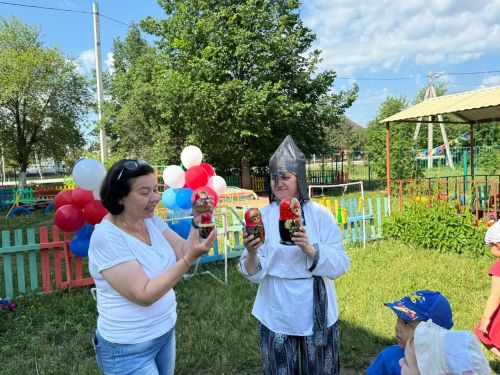 Уруссинские детсадовцы отметили День России