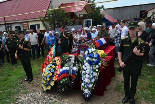 Жители района попрощались с погибшим в СВО земляком