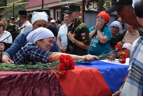 Жители района попрощались с погибшим в СВО земляком