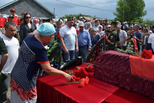 Жители района попрощались с погибшим в СВО земляком