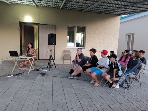 В Уруссу состоялось веселое мероприятие для молодежи «Караоке — PARTY»