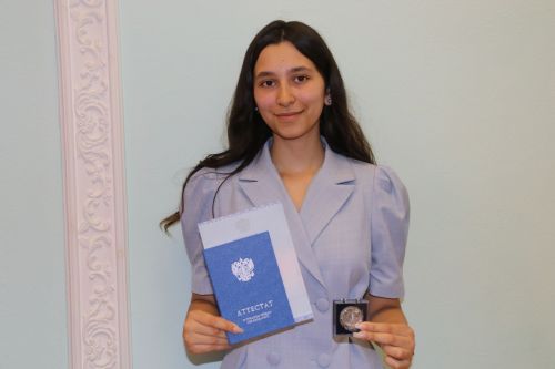 На главном подмостке Ютазинского района чествовали лучших из лучших выпускников школ