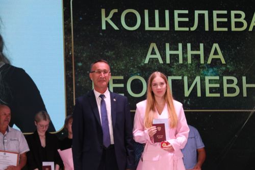 На главном подмостке Ютазинского района чествовали лучших из лучших выпускников школ
