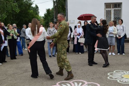 Уруссинские школьники получили аттестаты