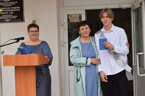 Уруссинские школьники получили аттестаты