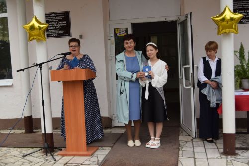 Уруссинские школьники получили аттестаты
