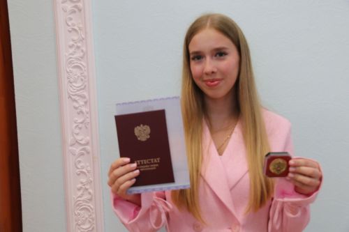 На главном подмостке Ютазинского района чествовали лучших из лучших выпускников школ