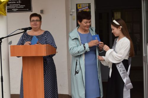 Уруссинские школьники получили аттестаты