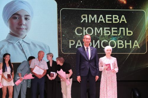 На главном подмостке Ютазинского района чествовали лучших из лучших выпускников школ