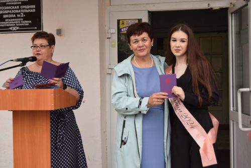 Уруссинские школьники получили аттестаты