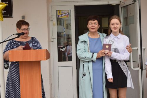 Уруссинские школьники получили аттестаты