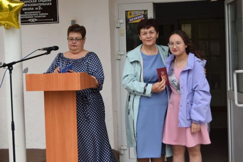 Уруссинские школьники получили аттестаты