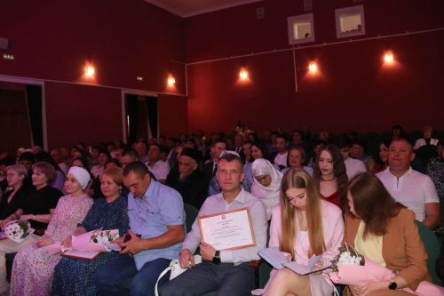 На главном подмостке Ютазинского района чествовали лучших из лучших выпускников школ