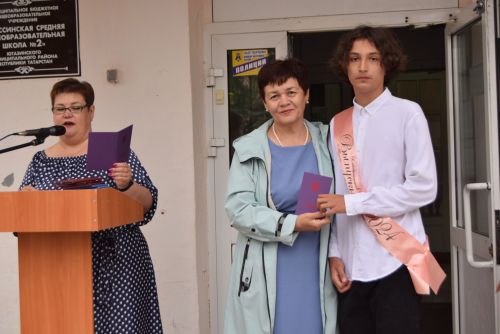 Уруссинские школьники получили аттестаты
