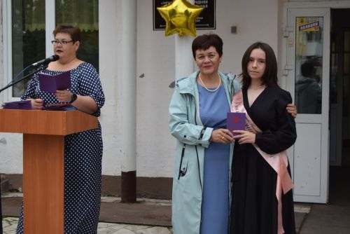 Уруссинские школьники получили аттестаты
