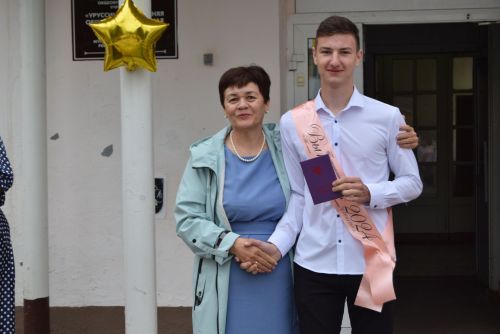Уруссинские школьники получили аттестаты