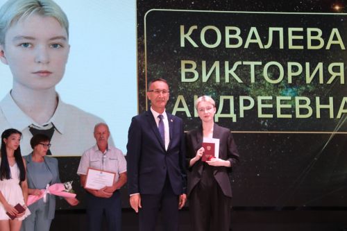На главном подмостке Ютазинского района чествовали лучших из лучших выпускников школ