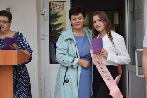 Уруссинские школьники получили аттестаты