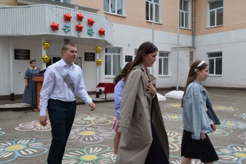 Уруссинские школьники получили аттестаты