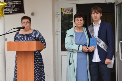Уруссинские школьники получили аттестаты