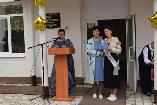 Уруссинские школьники получили аттестаты