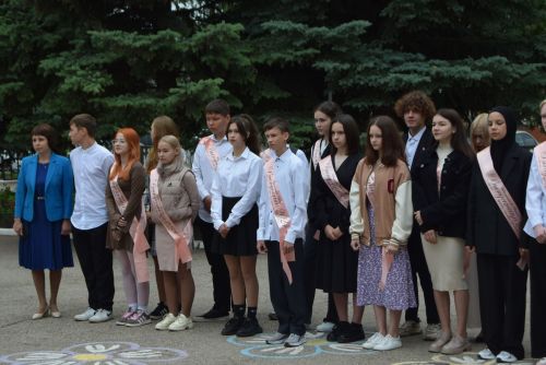 Уруссинские школьники получили аттестаты