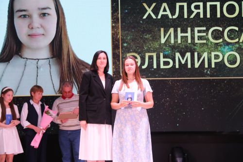 На главном подмостке Ютазинского района чествовали лучших из лучших выпускников школ