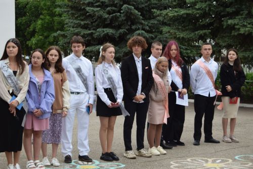 Уруссинские школьники получили аттестаты
