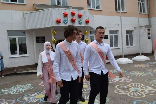Уруссинские школьники получили аттестаты