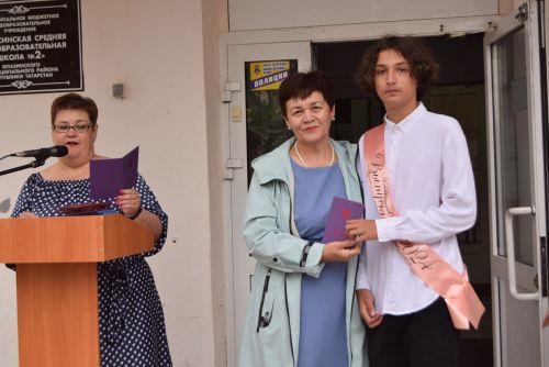 Уруссинские школьники получили аттестаты