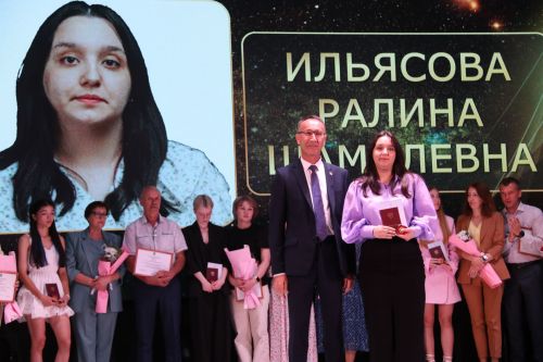 На главном подмостке Ютазинского района чествовали лучших из лучших выпускников школ