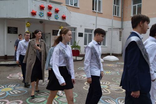 Уруссинские школьники получили аттестаты