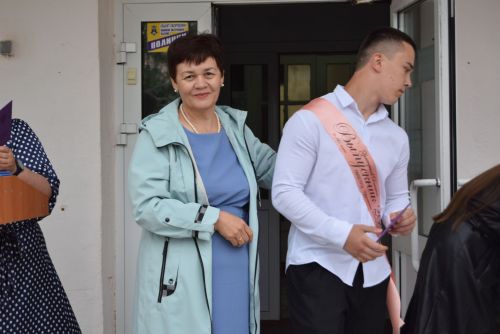 Уруссинские школьники получили аттестаты