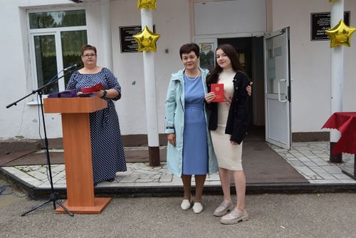 Уруссинские школьники получили аттестаты