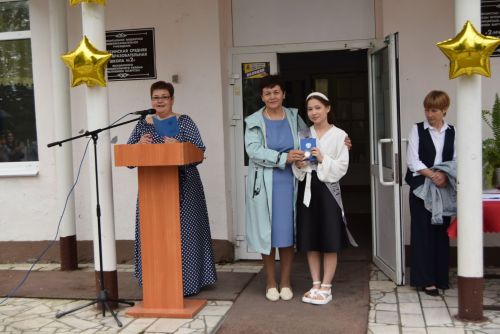 Уруссинские школьники получили аттестаты