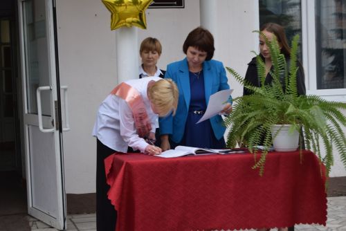 Уруссинские школьники получили аттестаты