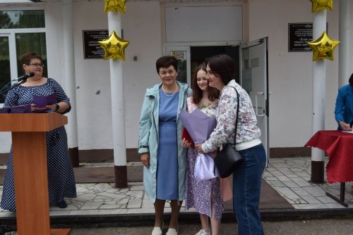 Уруссинские школьники получили аттестаты